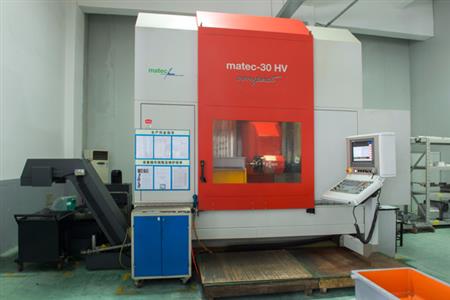 Automatic five-axis linkage machining center