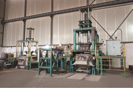 Large tonnage low pressure casting equipment
